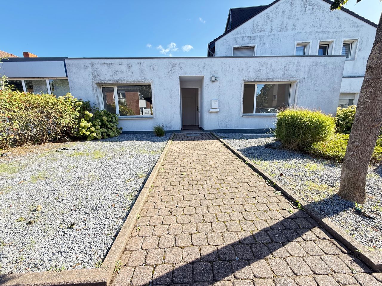 Erdgeschosswohnung mit separatem Eingang und Terrasse